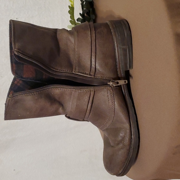 Brown Boots - Picture 2 of 2